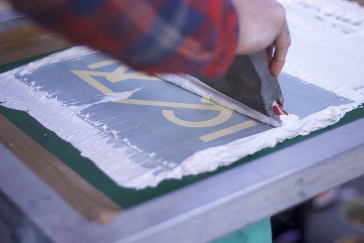 Screen printing vs DTG: choosing the best printing method for your t-shirt