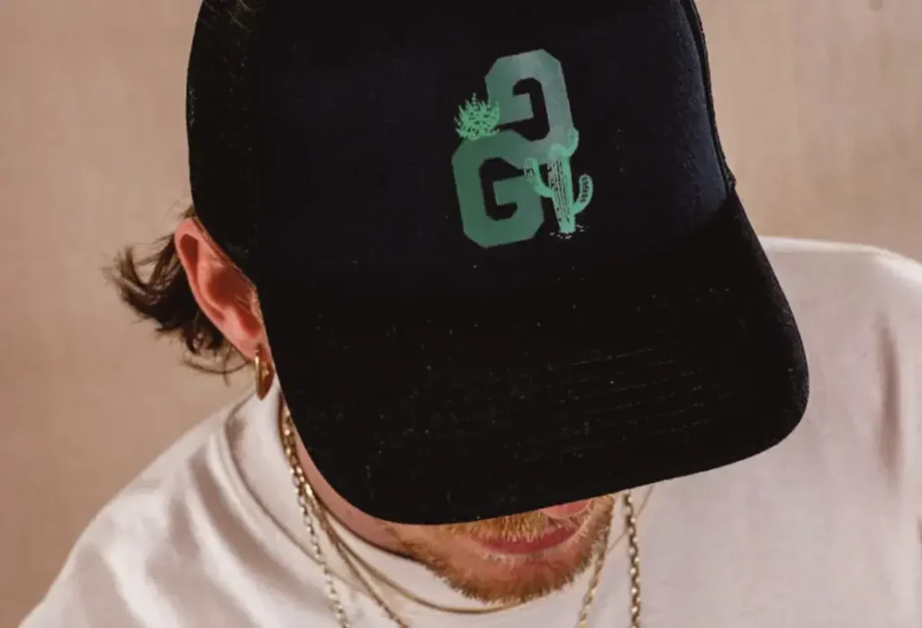 Summer uniforms in the UK need to consider the climate, safety and presentation. We specialise in creating great value customized workwear for different industries with a range of products to choose from. We take pride in our exceptional service.